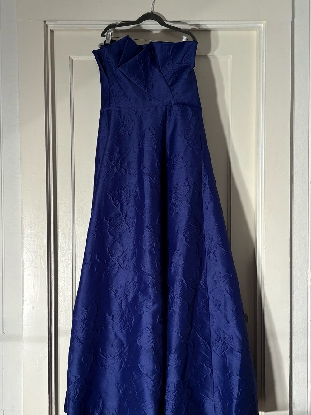 Monique Lhuillier Strapless Floral Jacquard Gown in Navy